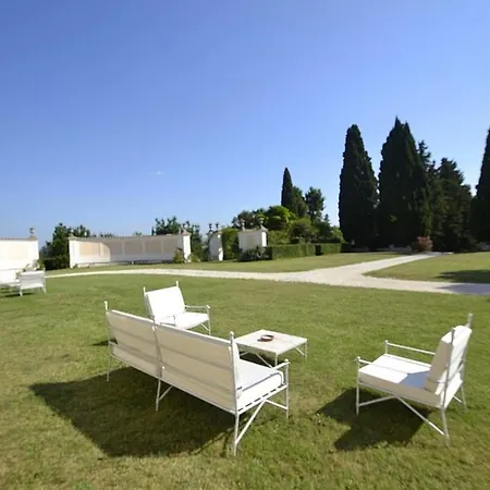 Sleeps 23 Pool Air Con Wifi Spoleto